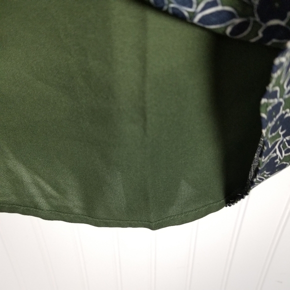 Banana Republic Womens Dress Dark Floral Print Bell Sleeves Size 6 Black Green - Picture 11 of 13